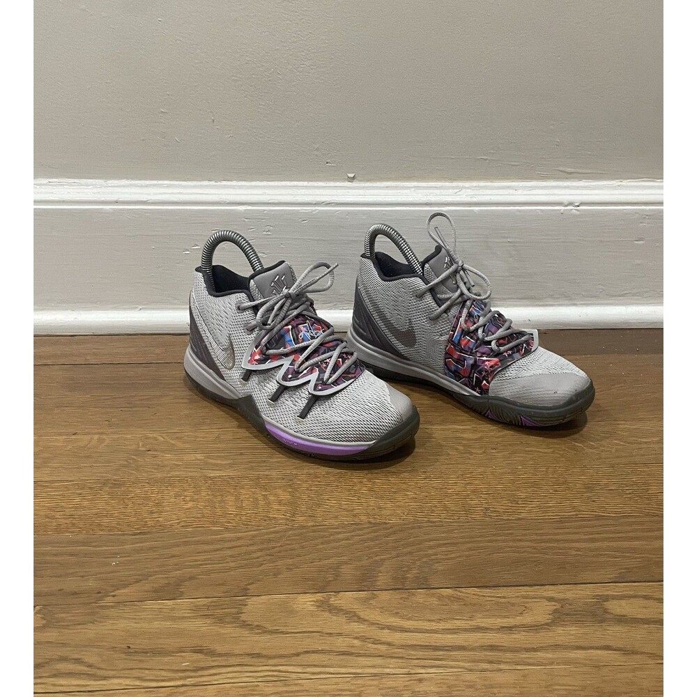 Nike Kyrie 5 Graffiti Boys Basketball Shoes Atmosphere Grey Sneakers Size 1.5